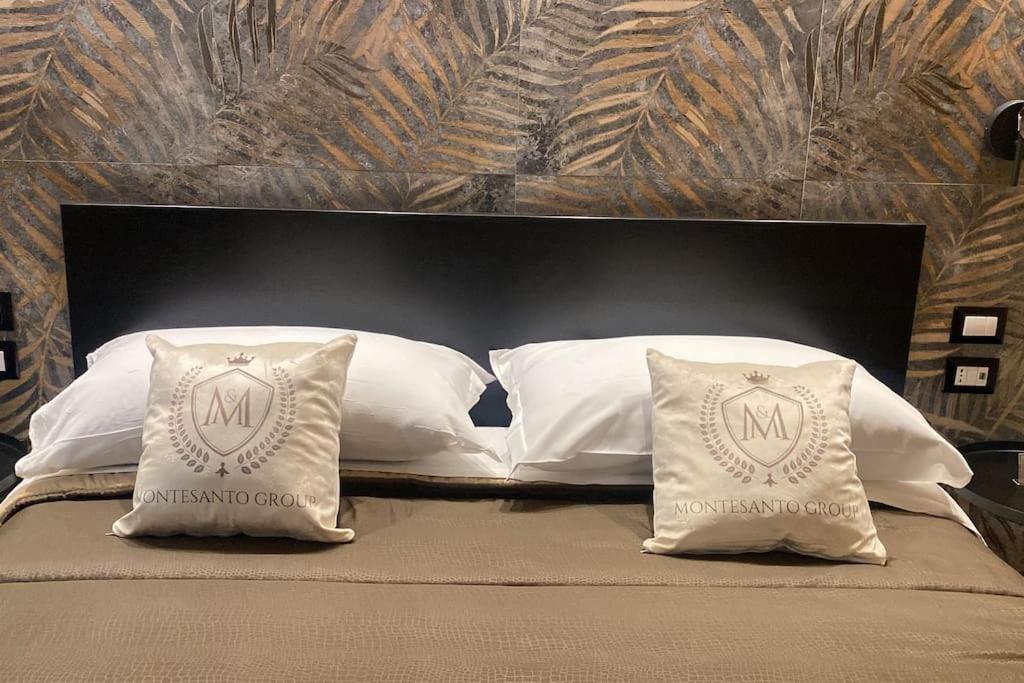 Montesantogroup Suite House Nel Centro Di Napoli Luaran gambar
