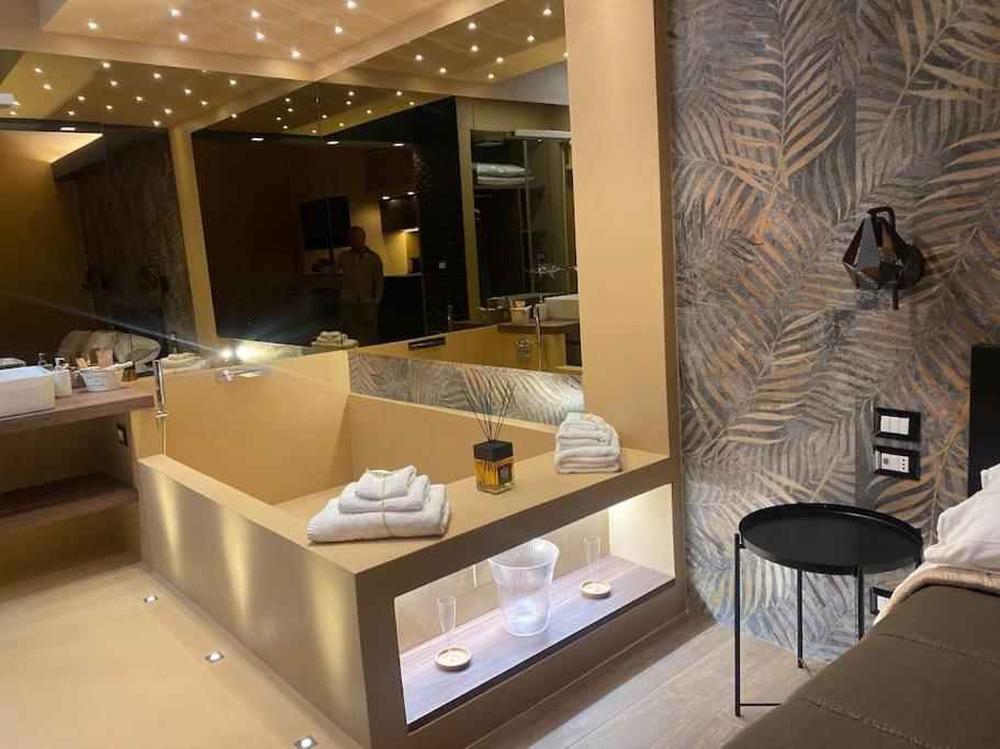 Montesantogroup Suite House Nel Centro Di Napoli Luaran gambar