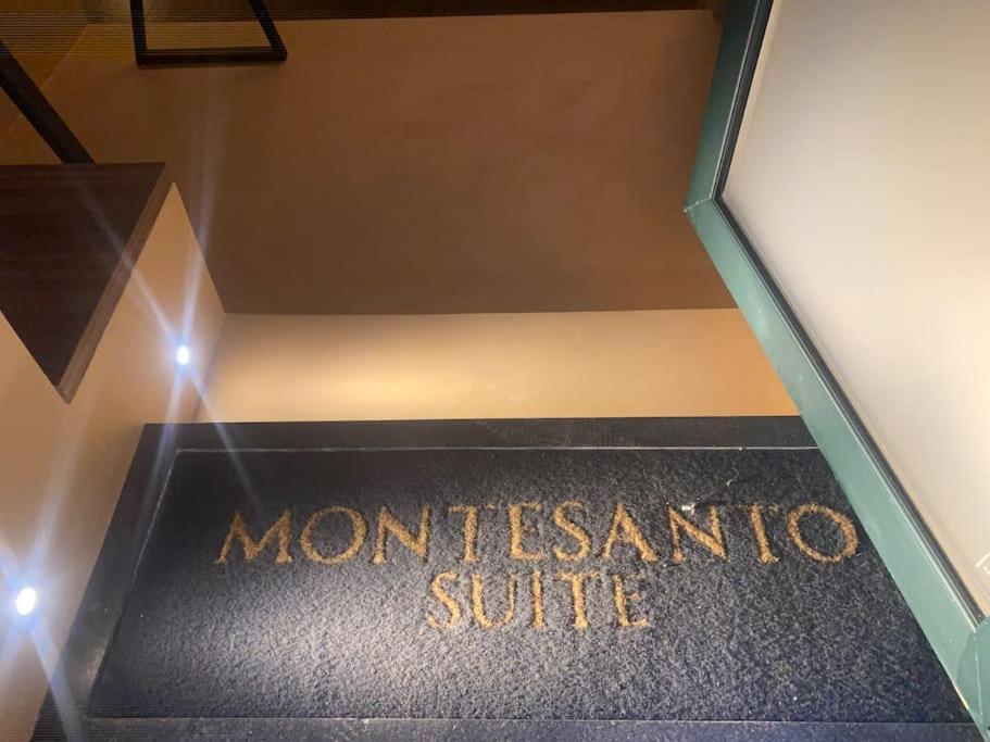 Montesantogroup Suite House Nel Centro Di Napoli Luaran gambar
