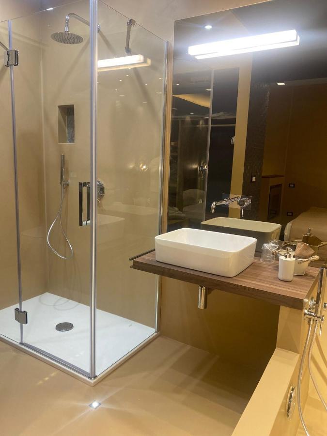 Montesantogroup Suite House Nel Centro Di Napoli Luaran gambar