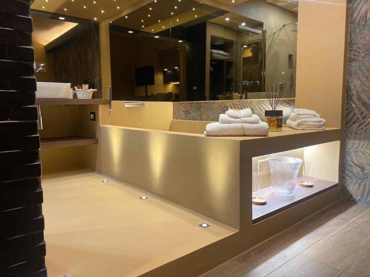 Montesantogroup Suite House Nel Centro Di Napoli Luaran gambar
